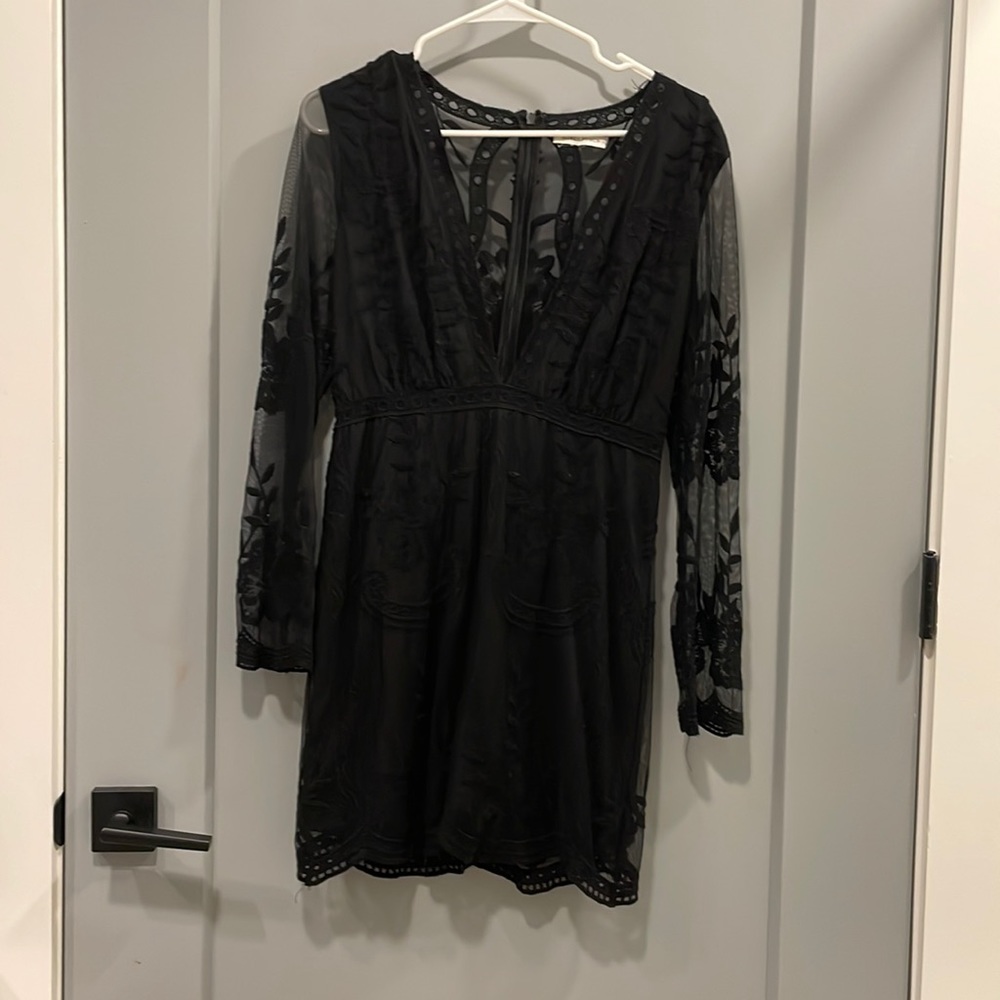 Honey Punch black lace long sleeve dress size medium (worn once/good condition)